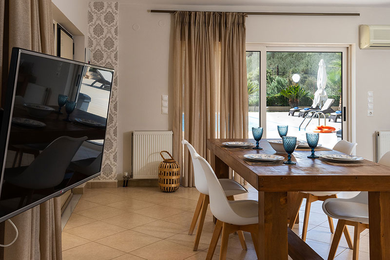 saloni - trapezaria isogeio.jpg